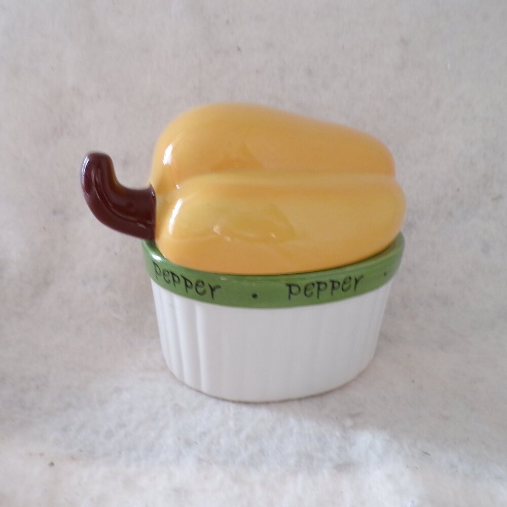 BARGAIN Certified International Ceramic Yellow Bellpepper Casserole Judy Phipps
